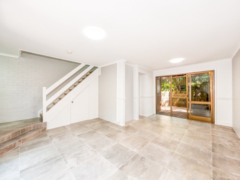 6/2 Trafalgar Place, Marsfield Sold by Cassidy Real Estate - image 1