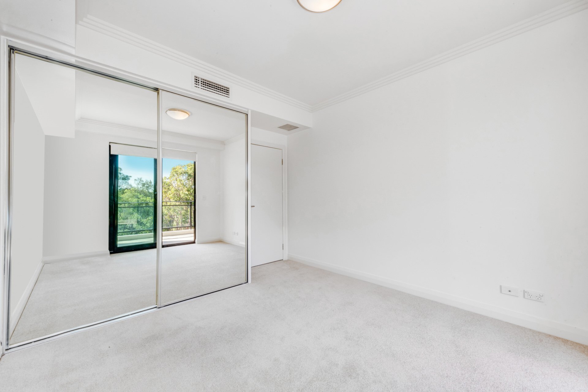 7/11 Bay Drive, Meadowbank Sold by Cassidy Real Estate - image 1