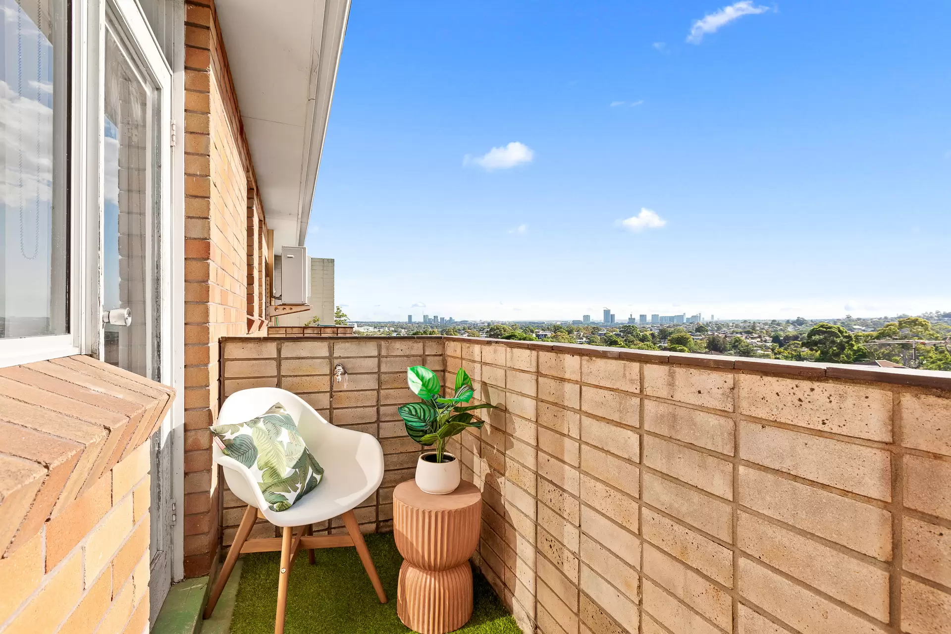 11/5 Western Crescent, Gladesville Sold by Cassidy Real Estate - image 1