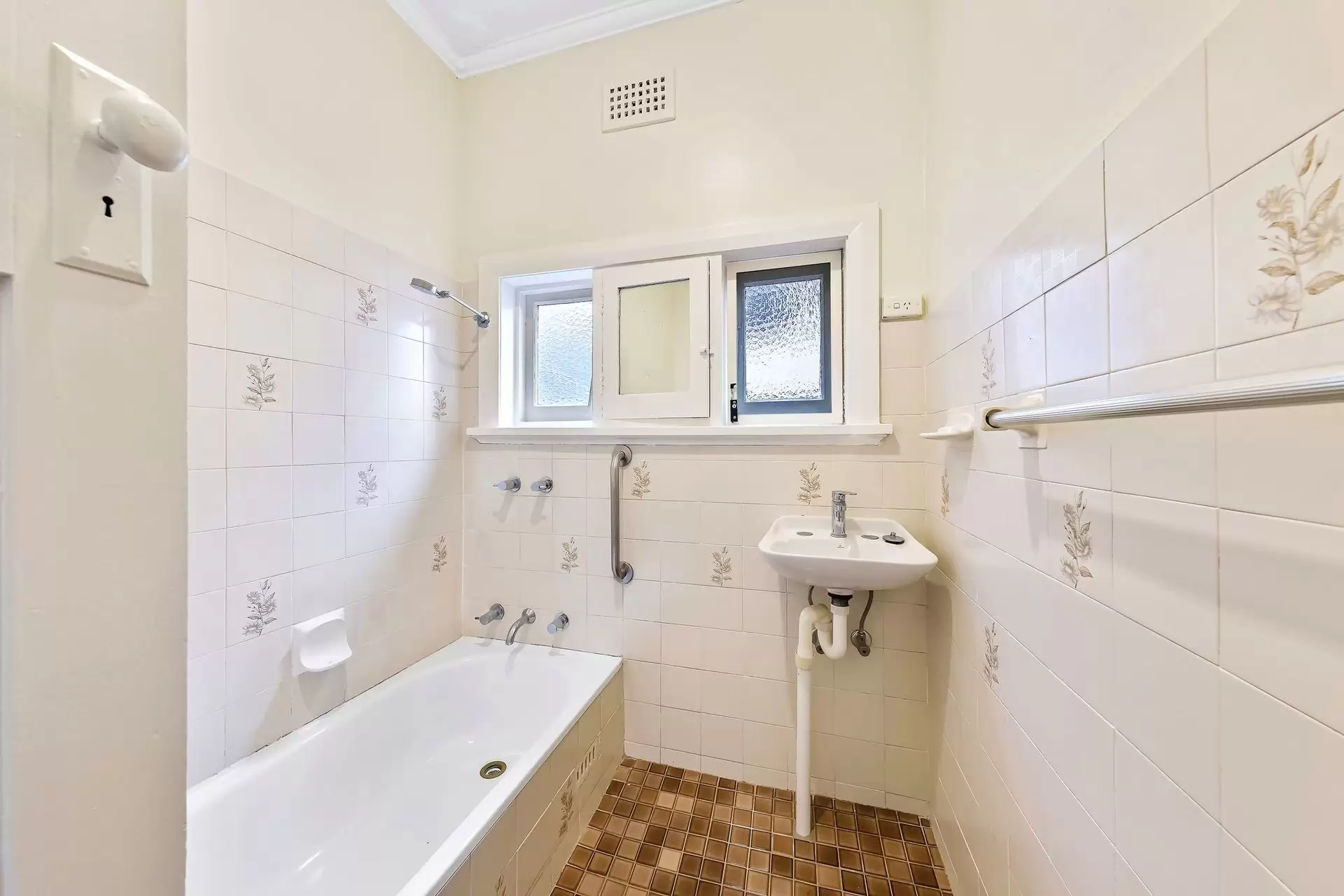 34 Pittwater Road, Gladesville Leased by Cassidy Real Estate - image 1