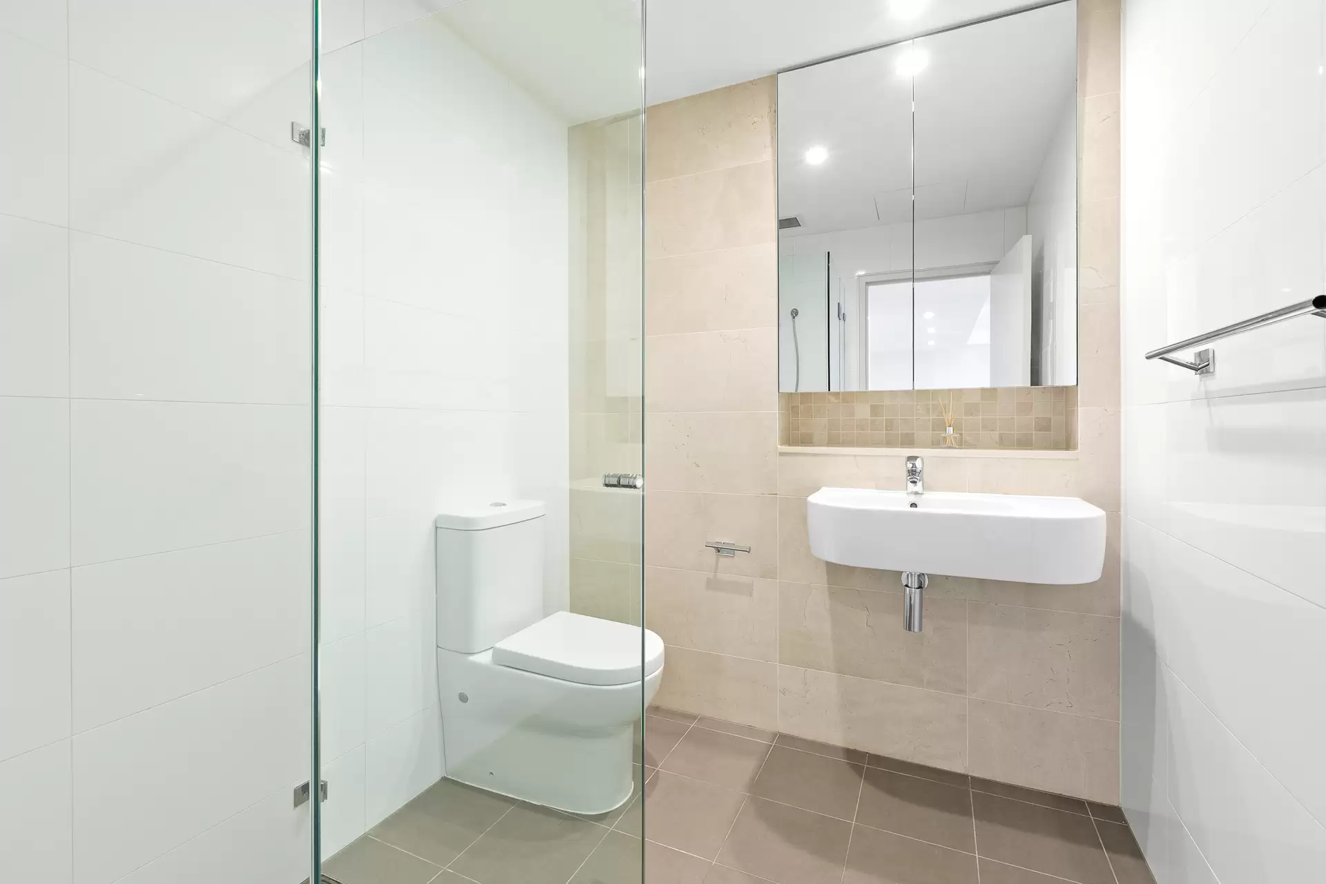 15/1 Monash Road, Gladesville Leased by Cassidy Real Estate - image 1