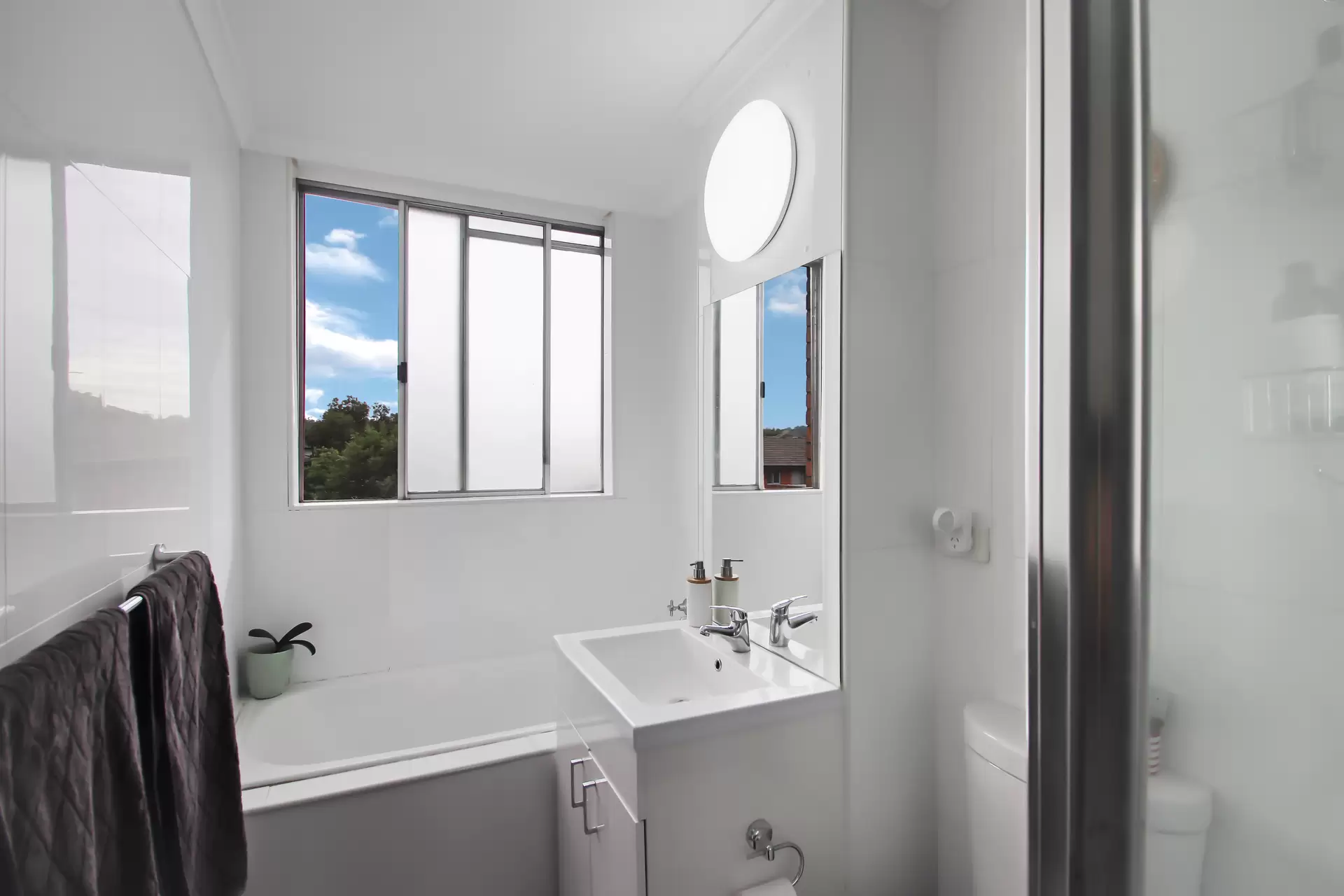 24/17 Meadow Crescent, Meadowbank Leased by Cassidy Real Estate - image 1