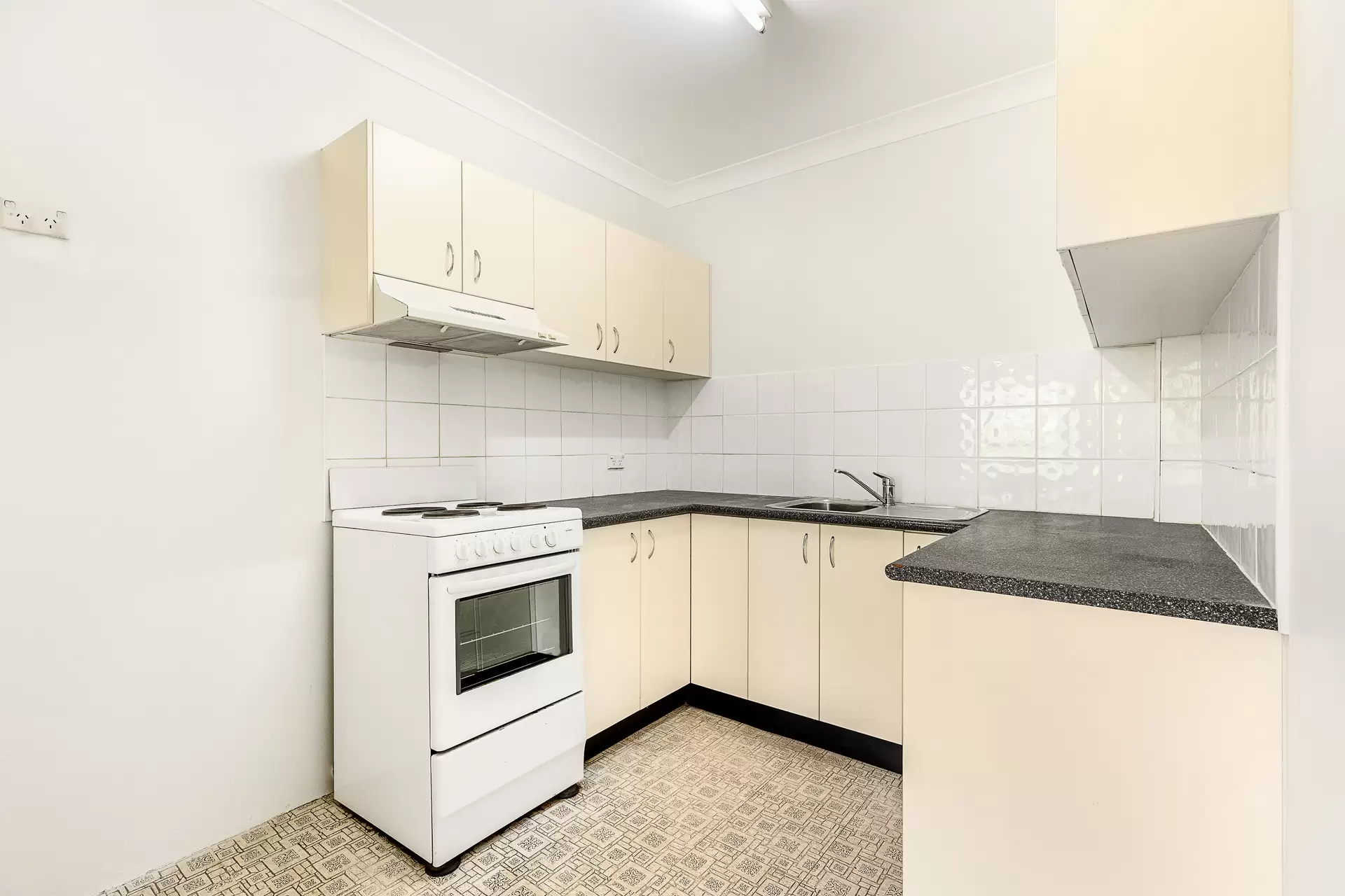 13/9A Cambridge Street, Gladesville Leased by Cassidy Real Estate - image 1