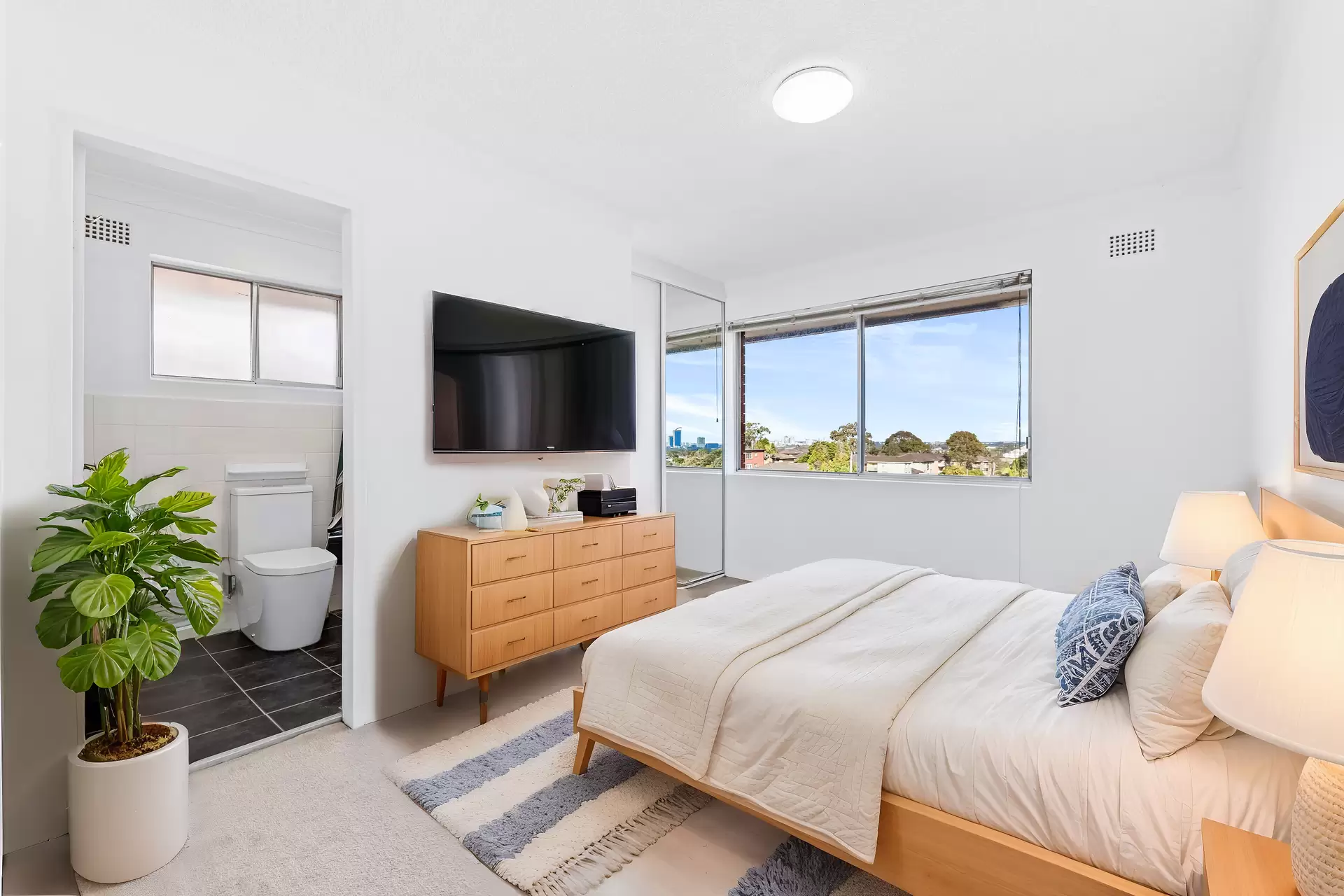 9/3 Western Crescent, Gladesville Leased by Cassidy Real Estate - image 1