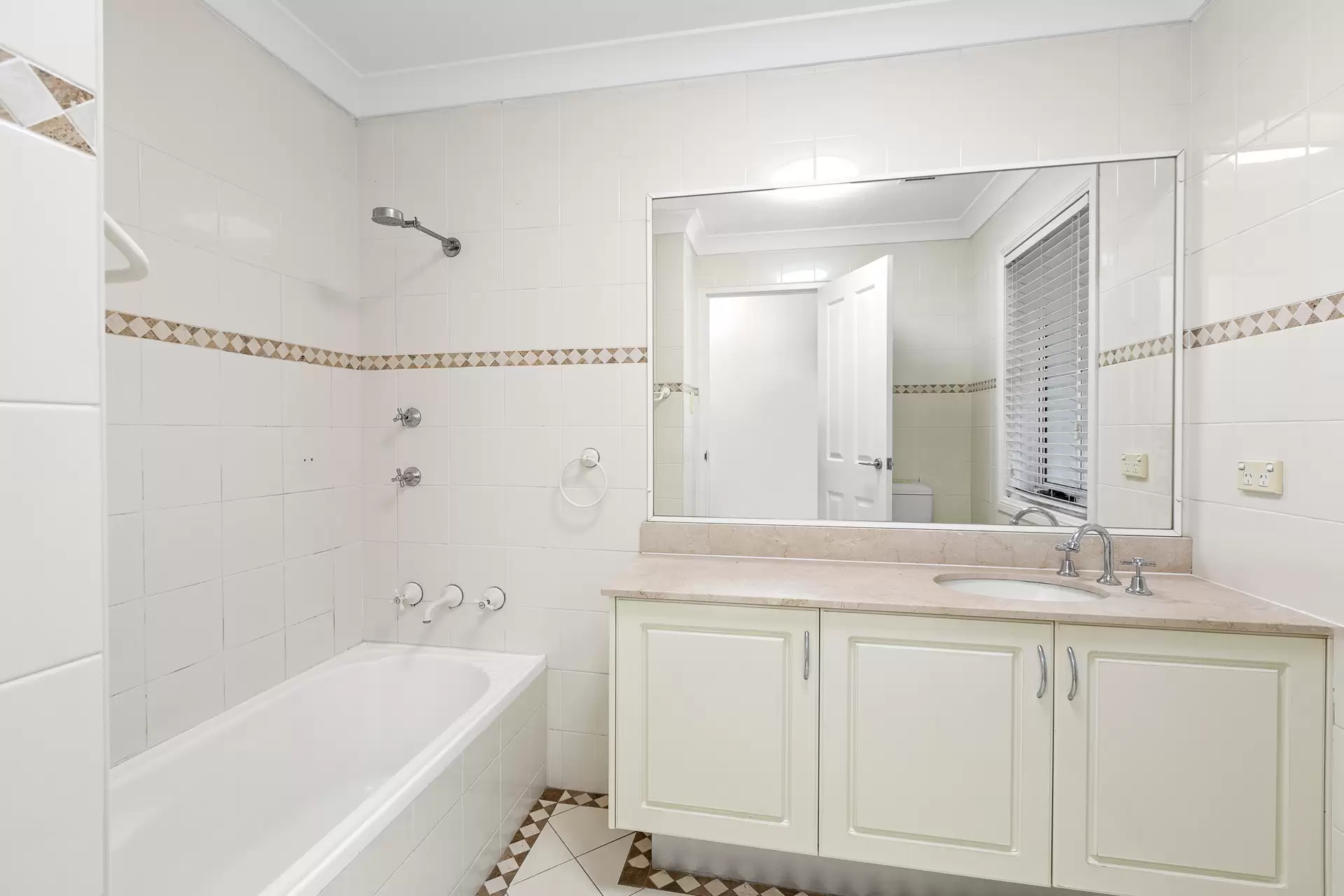 9/28 Mortimer Lewis Drive, Huntleys Cove For Sale by Cassidy Real Estate - image 1