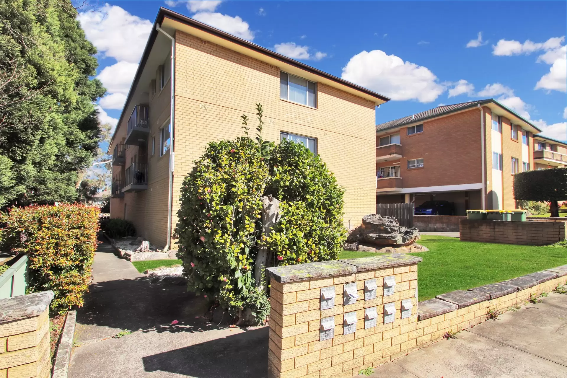 6/19 William Street, North Parramatta Leased by Cassidy Real Estate - image 1