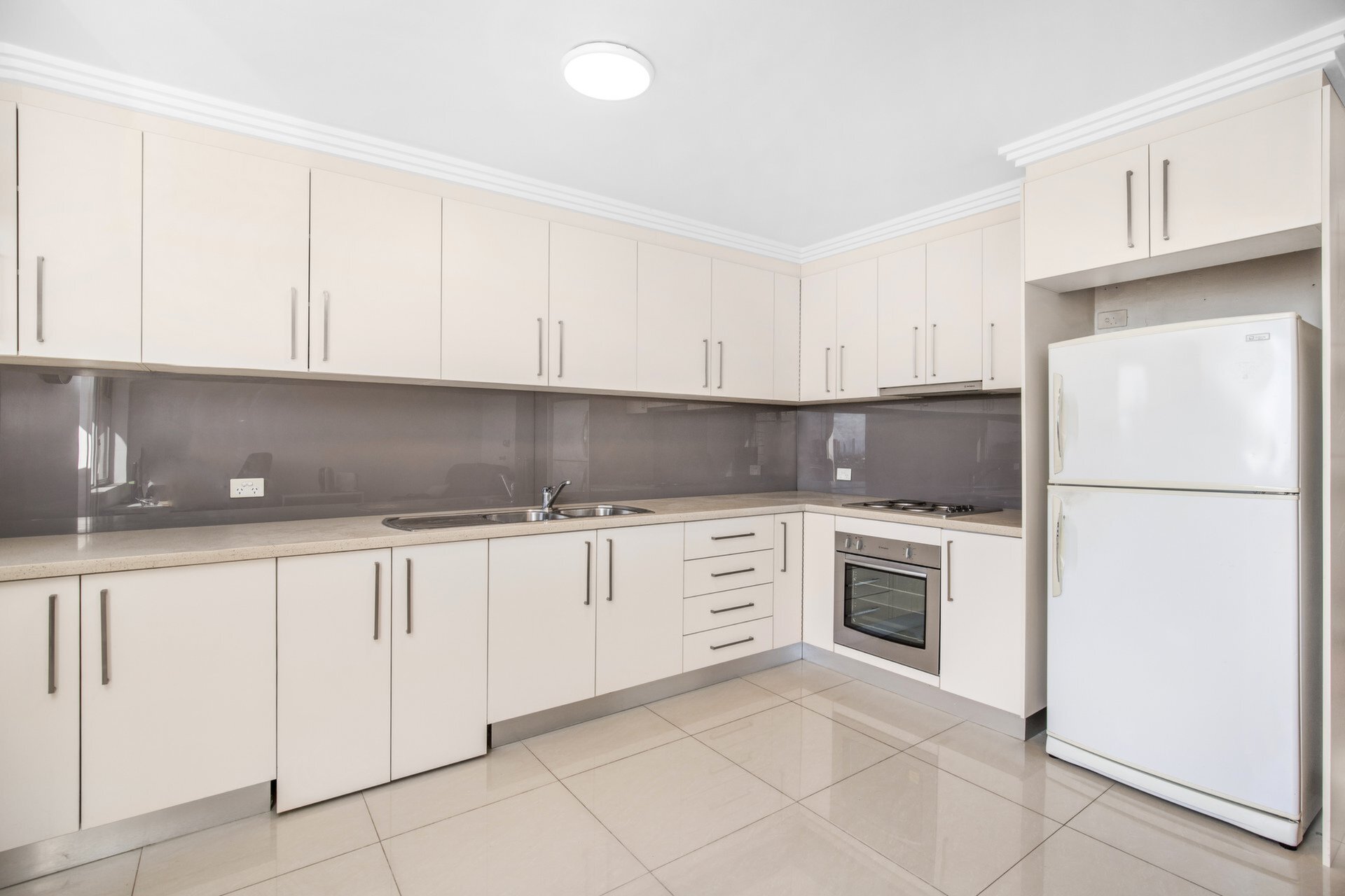 18/5 Western Crescent, Gladesville Sold by Cassidy Real Estate - image 1